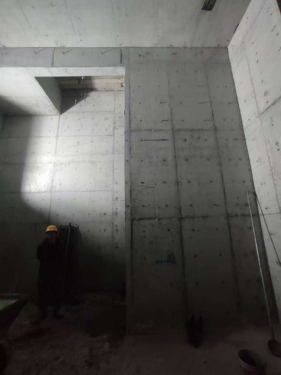 沐川墙上开槽钢筋断了有影响吗